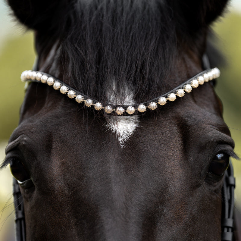 Kavalkade frontriem Pearl.