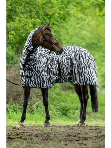 HKM vliegendeken met hals en buikflap